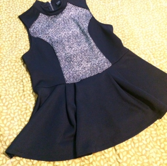 Sleeveless black and gold glitter top - Picture 2 of 2